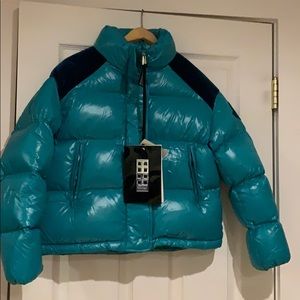 Woman’s moncler bright green size 00